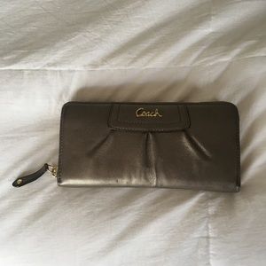 Classic & Elegant Coach Wallet